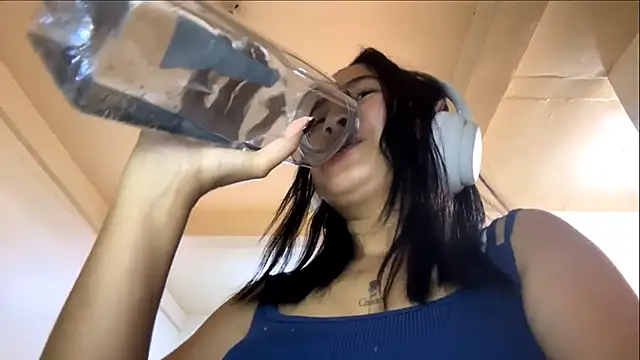 DavinaKilness élő XXX-chatje