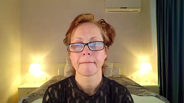 LioraWeiss' Live XXX Chat