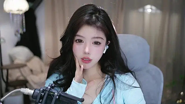 Cecily 现场XXX聊天