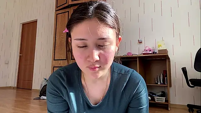 Chatroom XXX en direct de YourMiIa