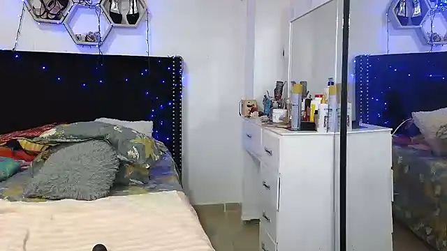 Chatroom XXX en direct de charlotte_077