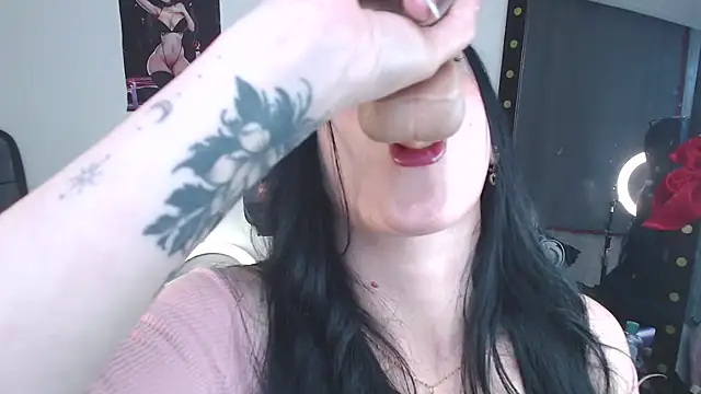 Evelyn_Sheeran – Naživo XXX chat