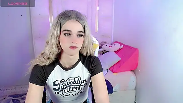 Sophiaa_doll_ Show in webcam