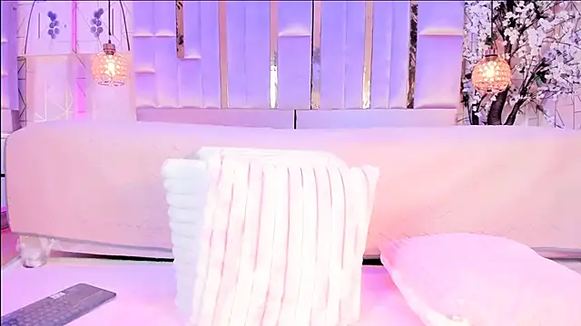 Naomistart: онлайн-секс-чат