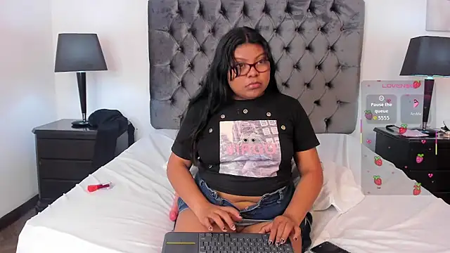 Kiri_Black_ Chat XXX live