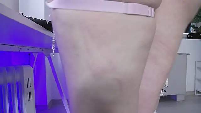 LeiaCrane live XXX chat