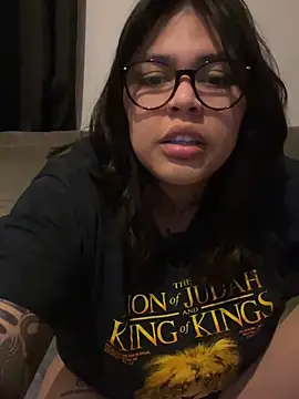 XXX chat uživo modela miacanela_xo