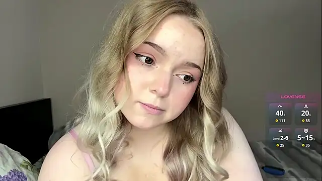 ZaraCreedon's Webcam Show