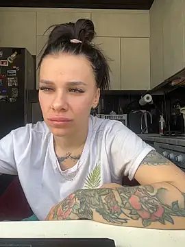 Queen_of_pain: διαδικτυακό σόου στην κάμερα