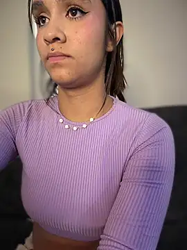 Isabella-Teen's Live XXX Chat