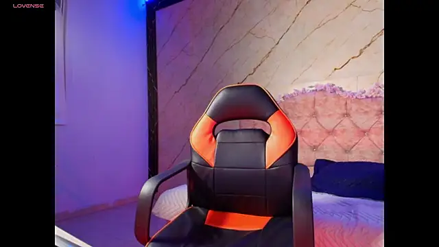 monserrat_petite: διαδικτυακό σόου στην κάμερα