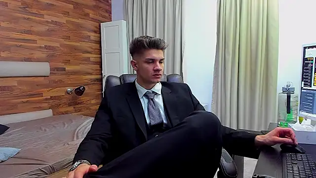 MaxKaiden's Live XXX Chat