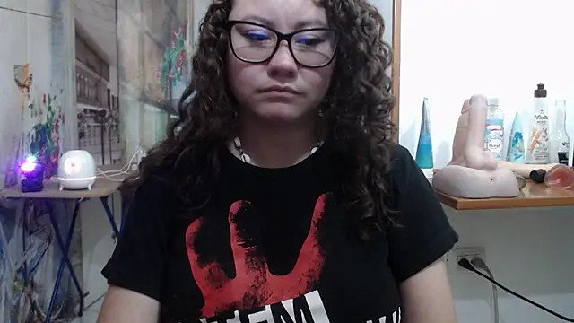 curly_greeneyed Live XXX Chat