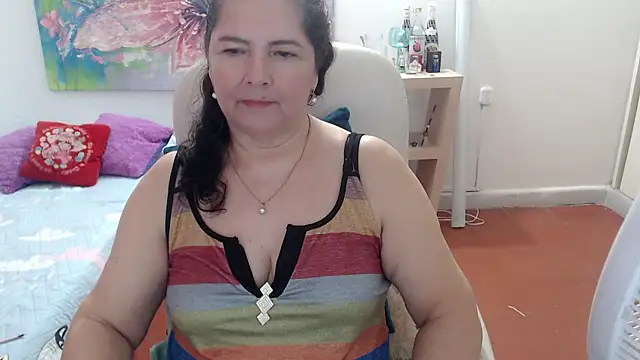 leonela_69: онлайн-секс-чат