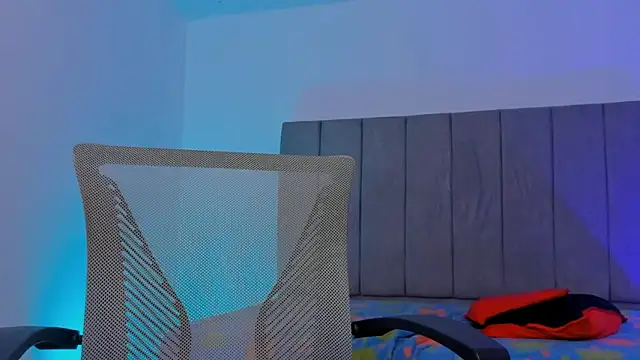 Adonys_Lewis_ Adlı Modelin Canlı XXX Sohbeti