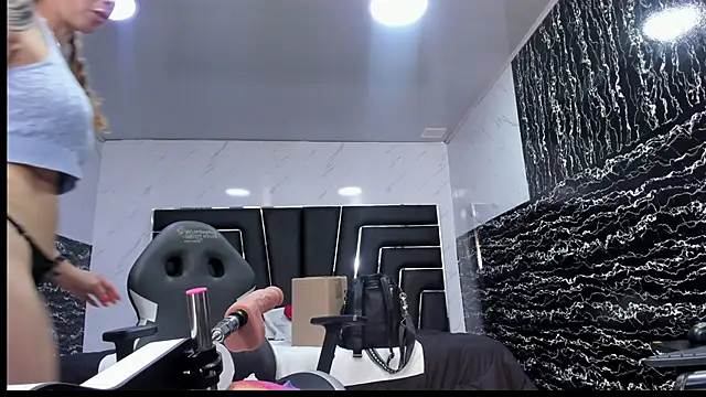 Ladyy_Scarlett Chat XXX in diretta