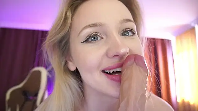 Вебкам-шоу LylaYeess