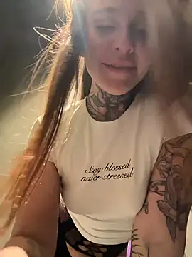 Chat +18 de KishaMur ao vivo