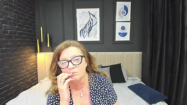 LeaPure live XXX chat