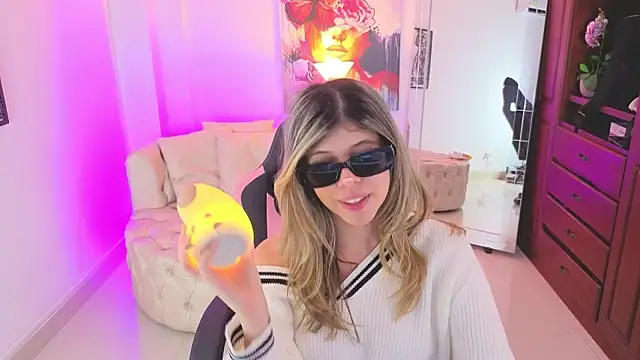 NATAASHA___ Adlı Modelin Canlı XXX Sohbeti