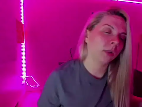 callme_iva's Webcam Show