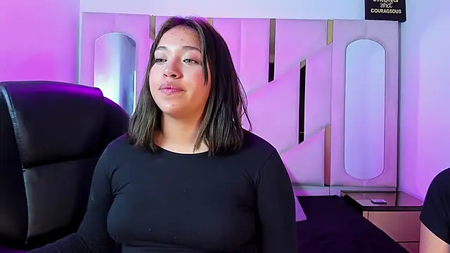 IsabellRodriguez18's Live XXX Chat