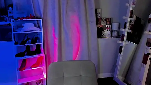 Chat XXX ao vivo de Sahara_Shields