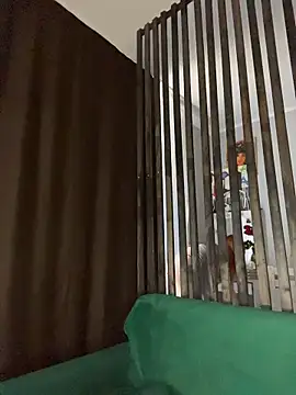 Chat XXX ao vivo de LittleFox___