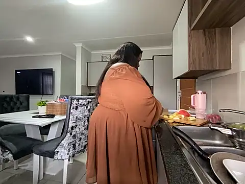 MissLola27: онлайн-секс-чат