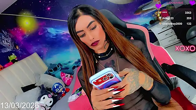 Nella_Dolls: διαδικτυακό σόου στην κάμερα