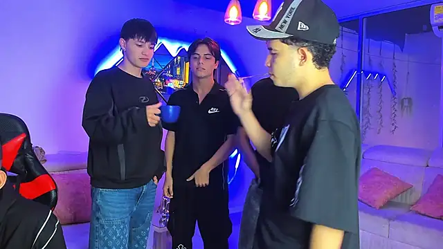 Houseofwarrios: απευθείας συνομιλία ΧΧΧ