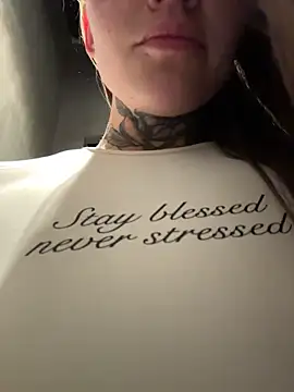 Chat +18 de KishaMur ao vivo