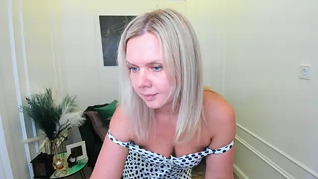 AgathaKlouin's Live XXX Chat