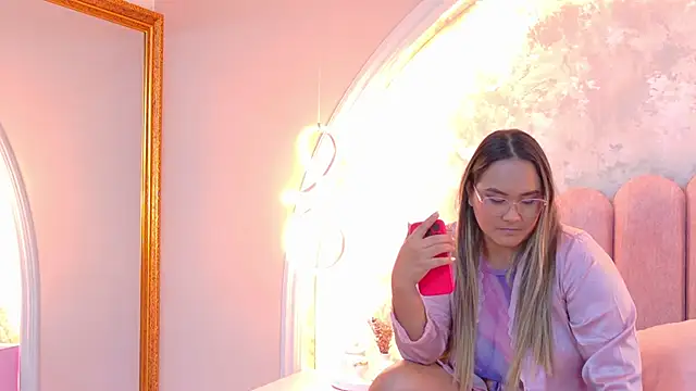 MiaLaurents' Live XXX Chat