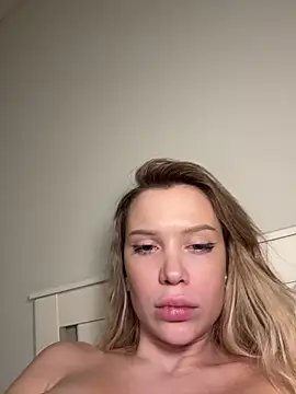 دردشة Girl_Mia الجنسية المباشرة