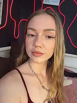 MilaMoone Chat XXX live