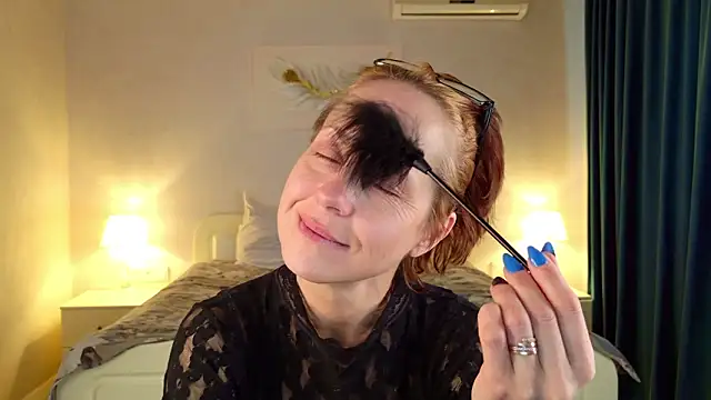 LioraWeiss: онлайн-секс-чат