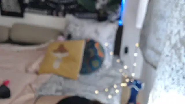 AlienforTwenty's Live XXX Chat