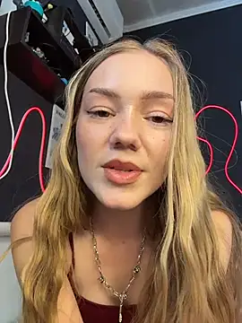 Chat XXX en directo de MilaMoone