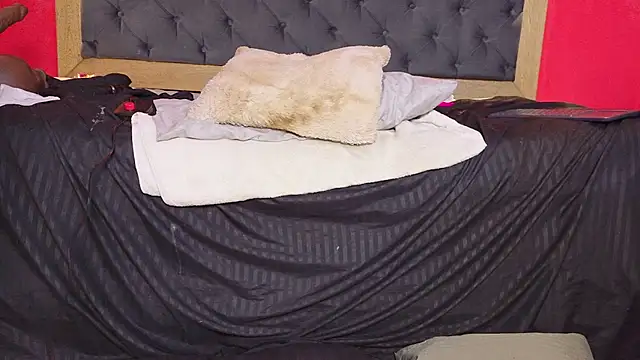 YayaHilton Chat XXX in diretta