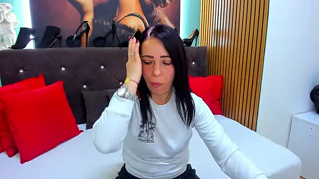 LauraSiinのライブXXXチャット