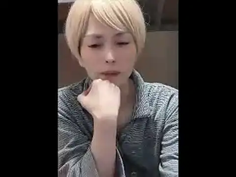 mgnhiroyuki: διαδικτυακό σόου στην κάμερα