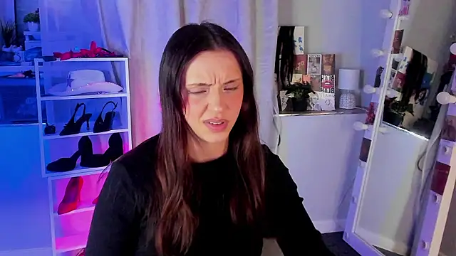 Chat XXX en directo de Sahara_Shields