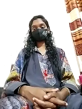 Urmi-2 élő XXX-chatje