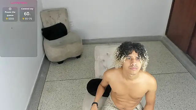 Victor_LatinBoy Chat XXX in diretta