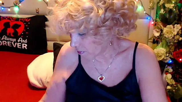 HappyWomanOn's Live XXX Chat