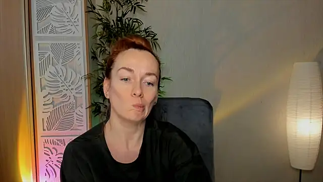 RebeccaMartinez Show in webcam