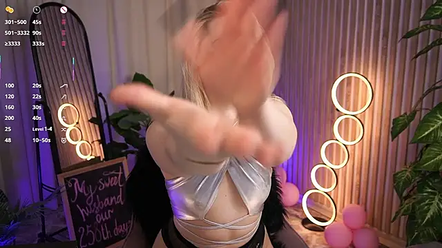 LauraWifeness live XXX chat