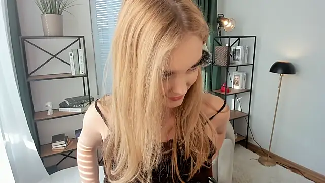 SerrenaAa Chat XXX in diretta