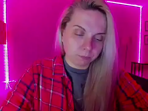 callme_iva's Live XXX Chat